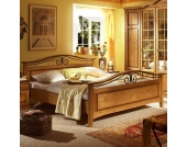 Doppelbett im Landhausstil Honigfarben